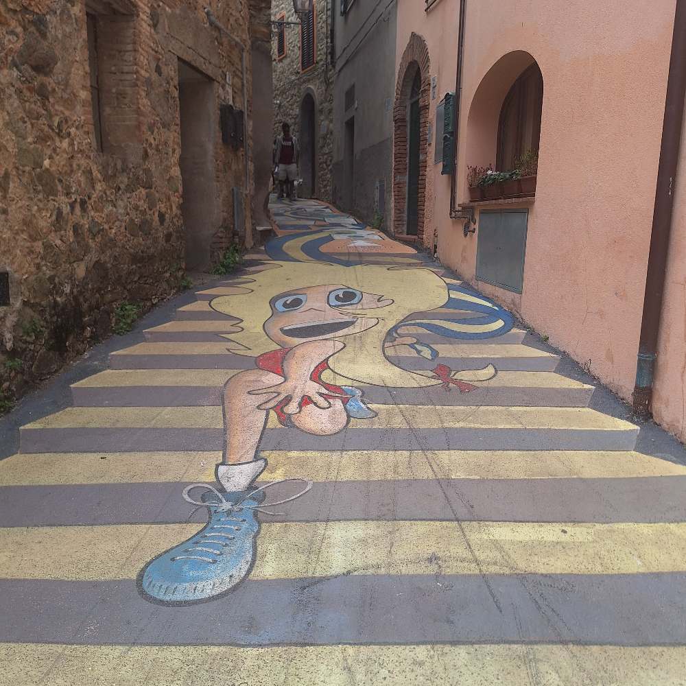 Abbiamo visitato Riparbella, il vivace borgo toscano trasformato in un museo all'aperto grazie all'arte di strada. 23