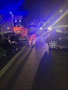 Battipaglia: Incidente Tra Due Auto, Ferite Tre Persone 7