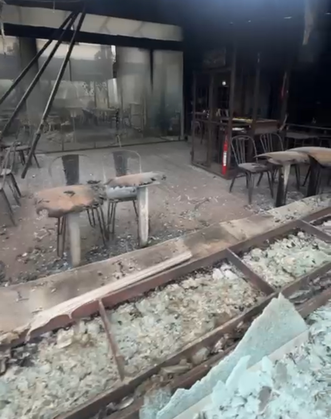 Capaccio Paestum: Attentato Al Wine Bar Il Calice, Indagano I Carabinieri – 3