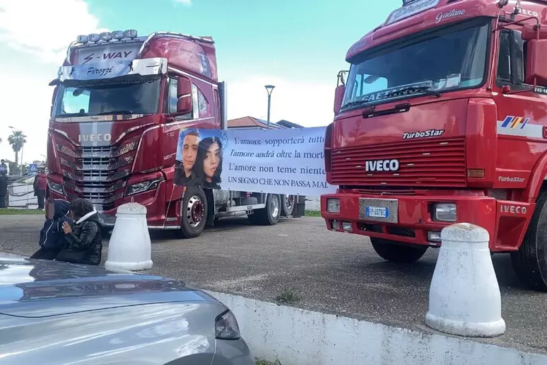 Capaccio Paestum, Lacrime E Corteo Per L’Ultimo Saluto A Michele 3