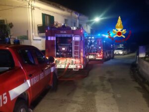 Casa In Fiamme: 50Enne Intossicato, Muore Un Cagnolino 7