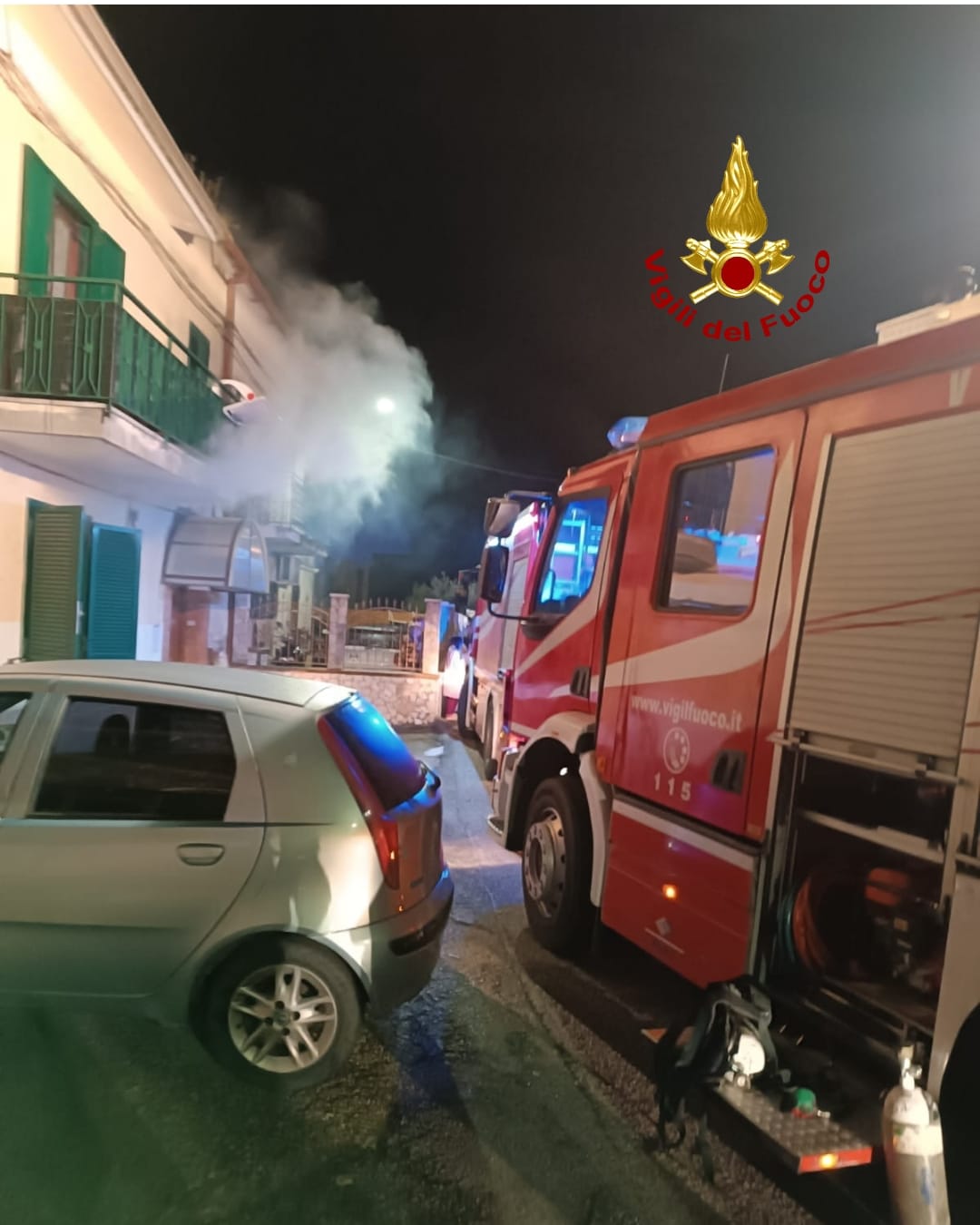 Casa In Fiamme: 50Enne Intossicato, Muore Un Cagnolino 5