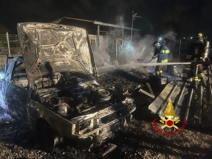 Casetta Su Ruote In Fiamme, Incendio Domato Dai Vigili Del Fuoco 5