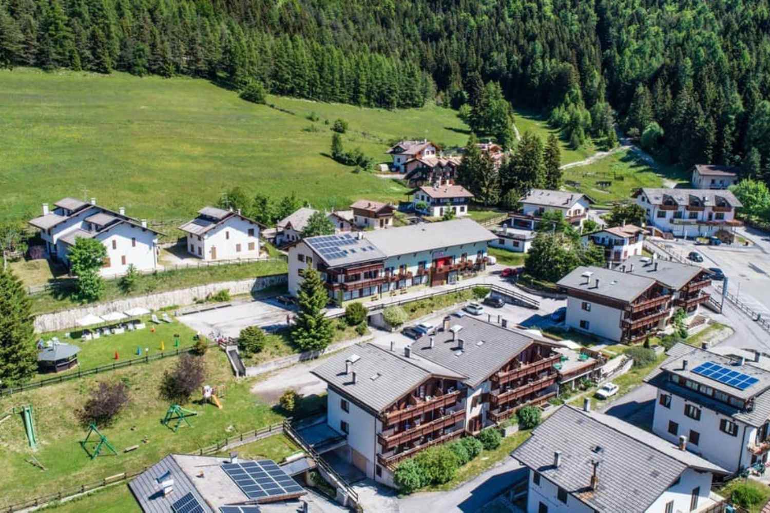Desideri trascorrere una vacanza in Trentino? Ecco le migliori proposte per l'estate in mezza pensione. 7