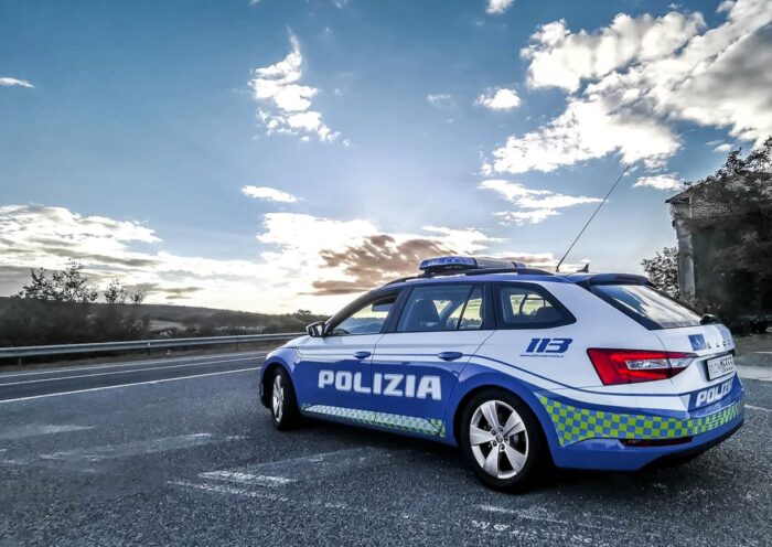 Doppio Colpo Sull’A2: Due Rapine Ai Distributori Di Benzina Con Auto Rubata – 3