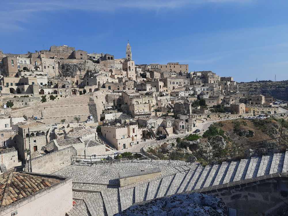Dove è stata ambientata la serie "Imma Tataranni"? Un viaggio alla scoperta di Matera e delle suggestive location della produzione Rai. 35
