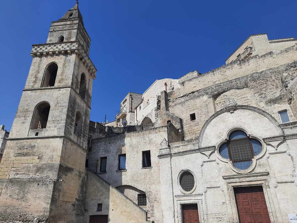 Dove è stata ambientata la serie "Imma Tataranni"? Un viaggio alla scoperta di Matera e delle suggestive location della produzione Rai. 23