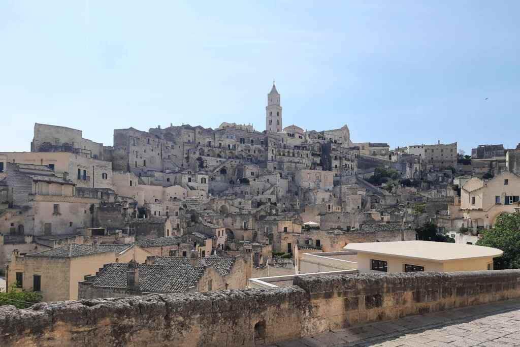 Dove è stata ambientata la serie "Imma Tataranni"? Un viaggio alla scoperta di Matera e delle suggestive location della produzione Rai. 19
