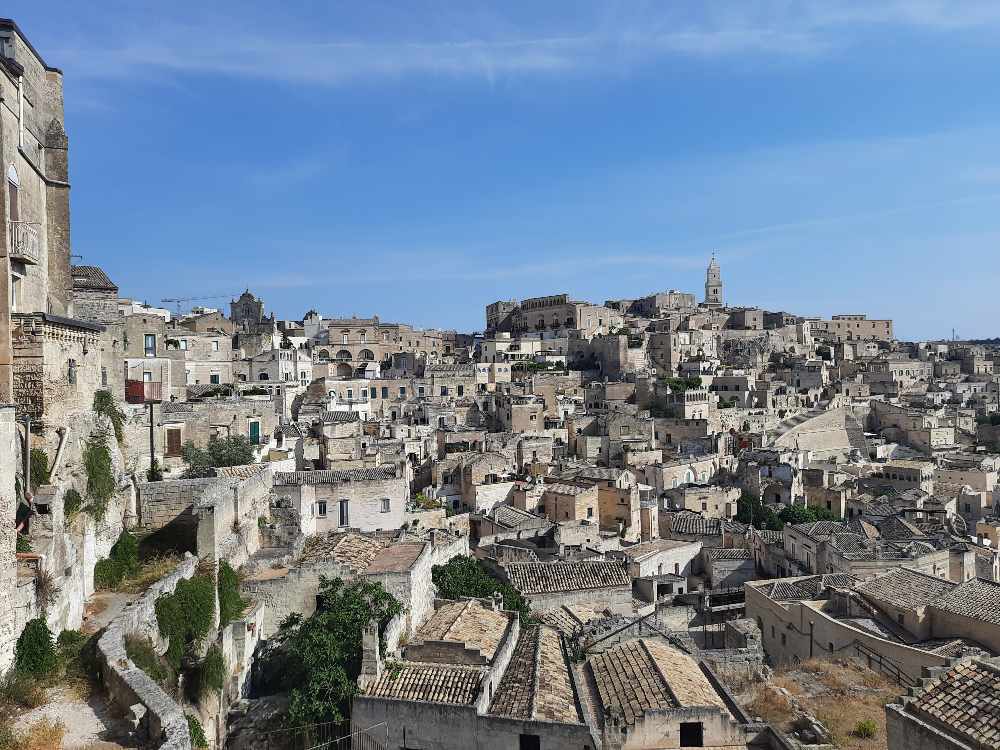 Dove è stata ambientata la serie "Imma Tataranni"? Un viaggio alla scoperta di Matera e delle suggestive location della produzione Rai. 21