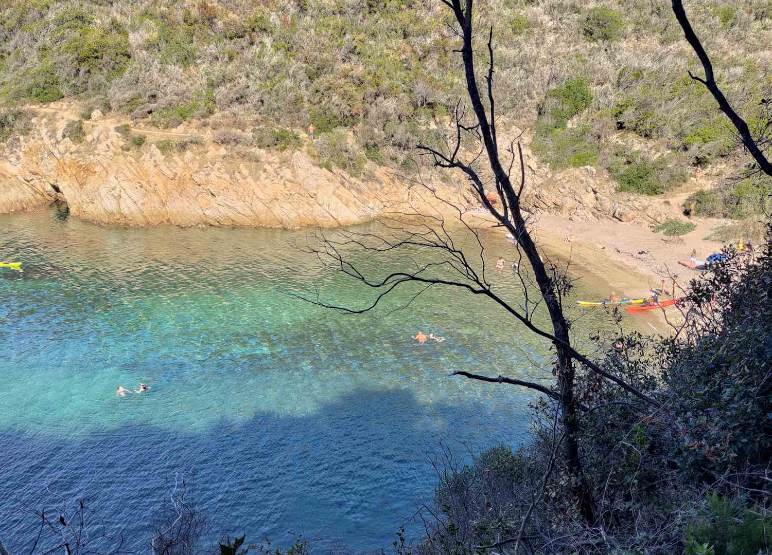Elba, oltre al mare e alle spiagge: tutte le escursioni da intraprendere quando l'isola è meno affollata. 5