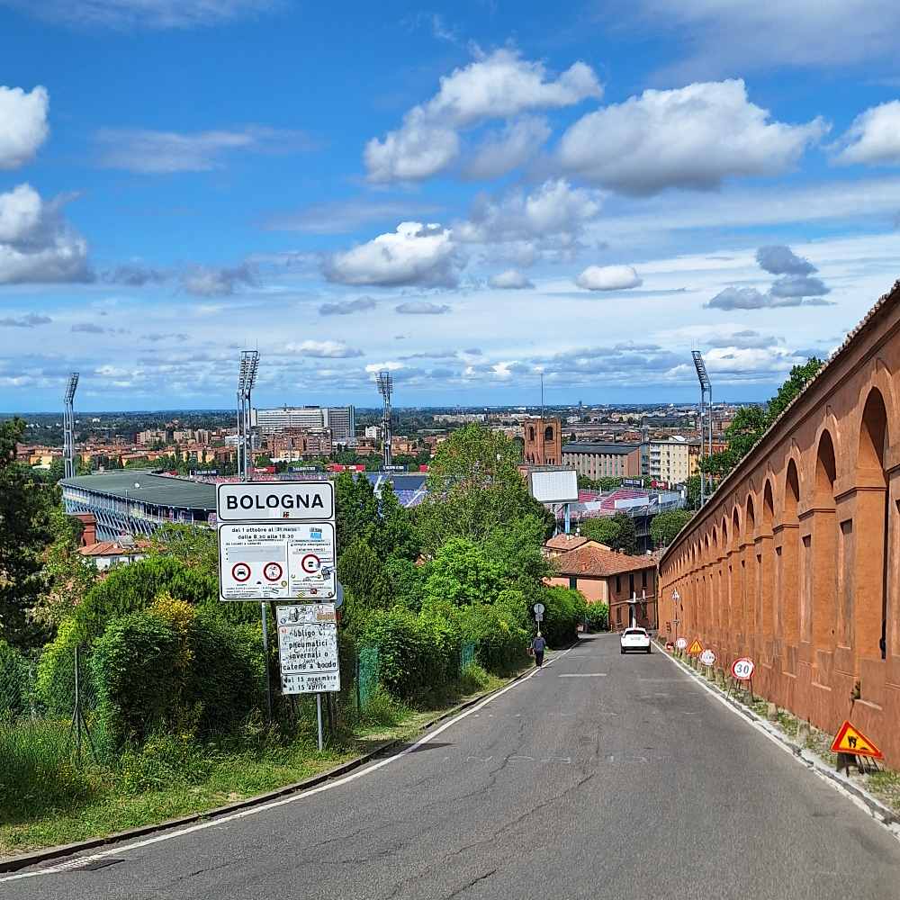 Ho raggiunto a piedi San Luca dal centro di Bologna e vi spiego perché è un'esperienza da vivere almeno una volta nella vita. 19