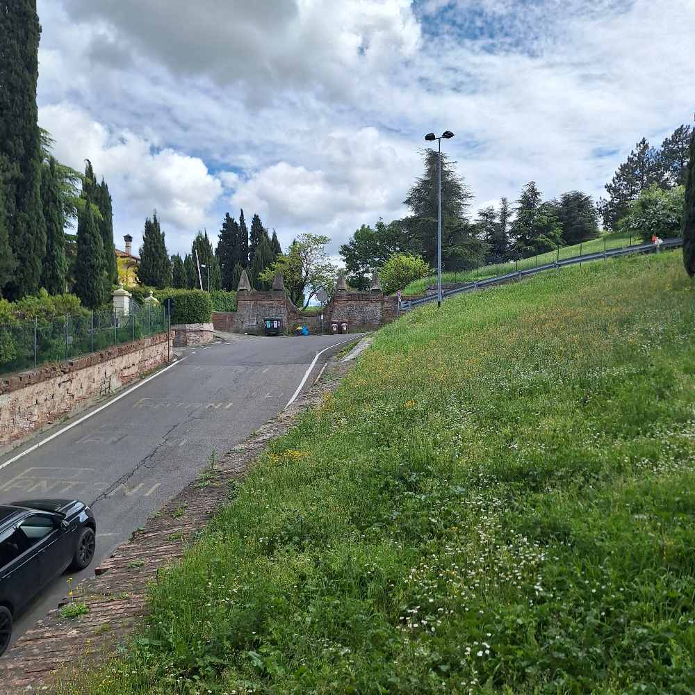 Ho raggiunto a piedi San Luca dal centro di Bologna e vi spiego perché è un'esperienza da vivere almeno una volta nella vita. 21