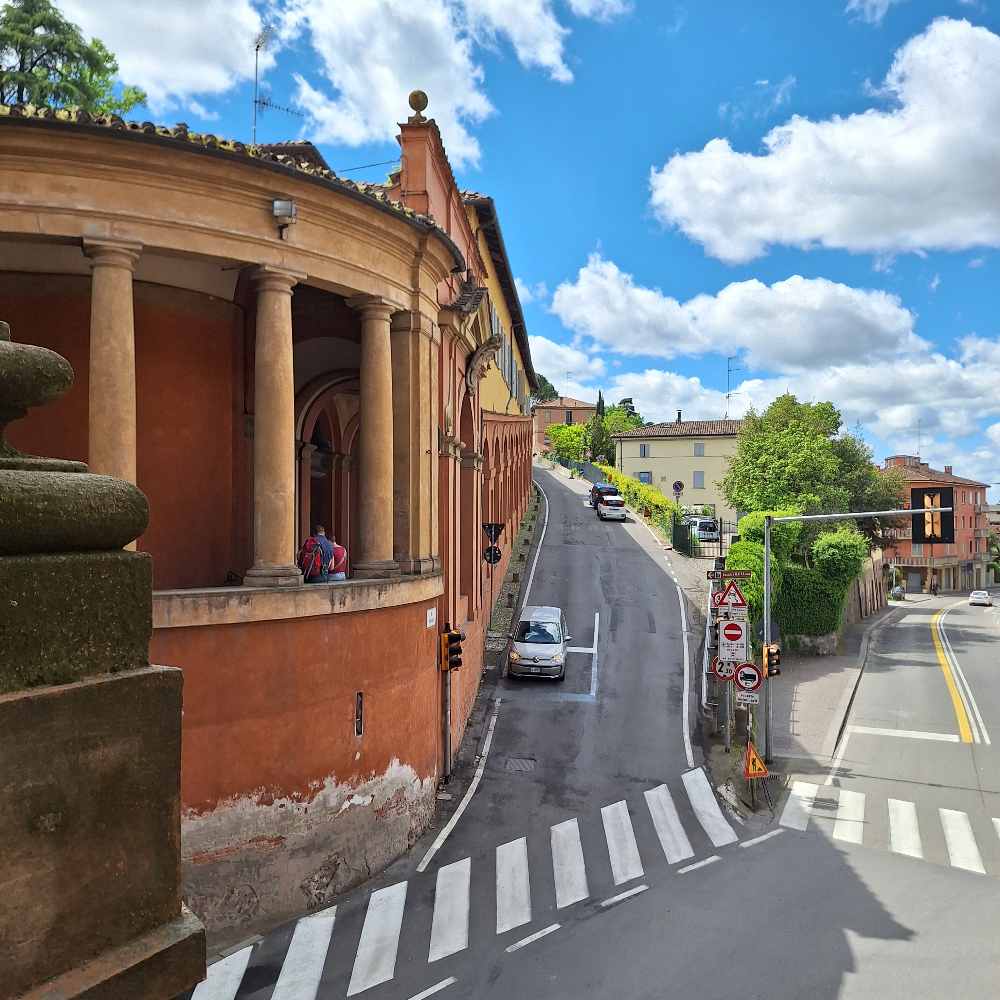 Ho raggiunto a piedi San Luca dal centro di Bologna e vi spiego perché è un'esperienza da vivere almeno una volta nella vita. 17