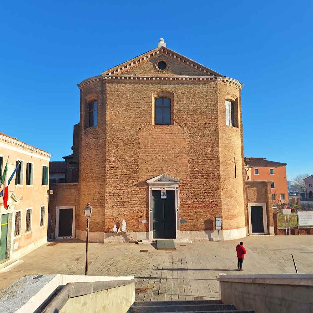 Ho visitato Chioggia e desidero condividere il suo incanto come “Piccola Venezia” (e l'esperienza di esplorare i suoi canali). 25
