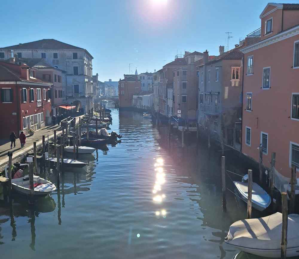 Ho visitato Chioggia e desidero condividere il suo incanto come “Piccola Venezia” (e l'esperienza di esplorare i suoi canali). 19