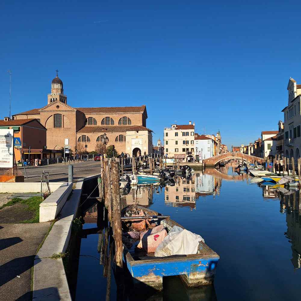 Ho visitato Chioggia e desidero condividere il suo incanto come “Piccola Venezia” (e l'esperienza di esplorare i suoi canali). 15