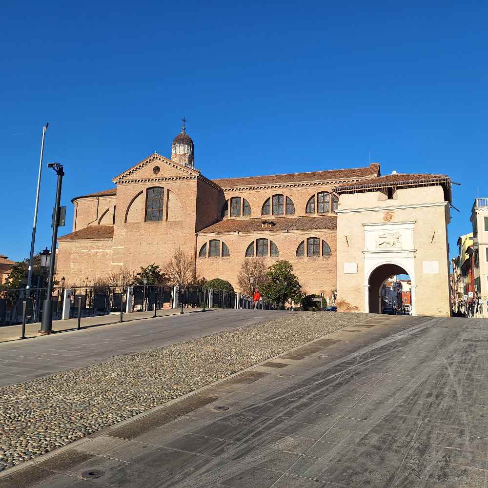 Ho visitato Chioggia e desidero condividere il suo incanto come “Piccola Venezia” (e l'esperienza di esplorare i suoi canali). 17