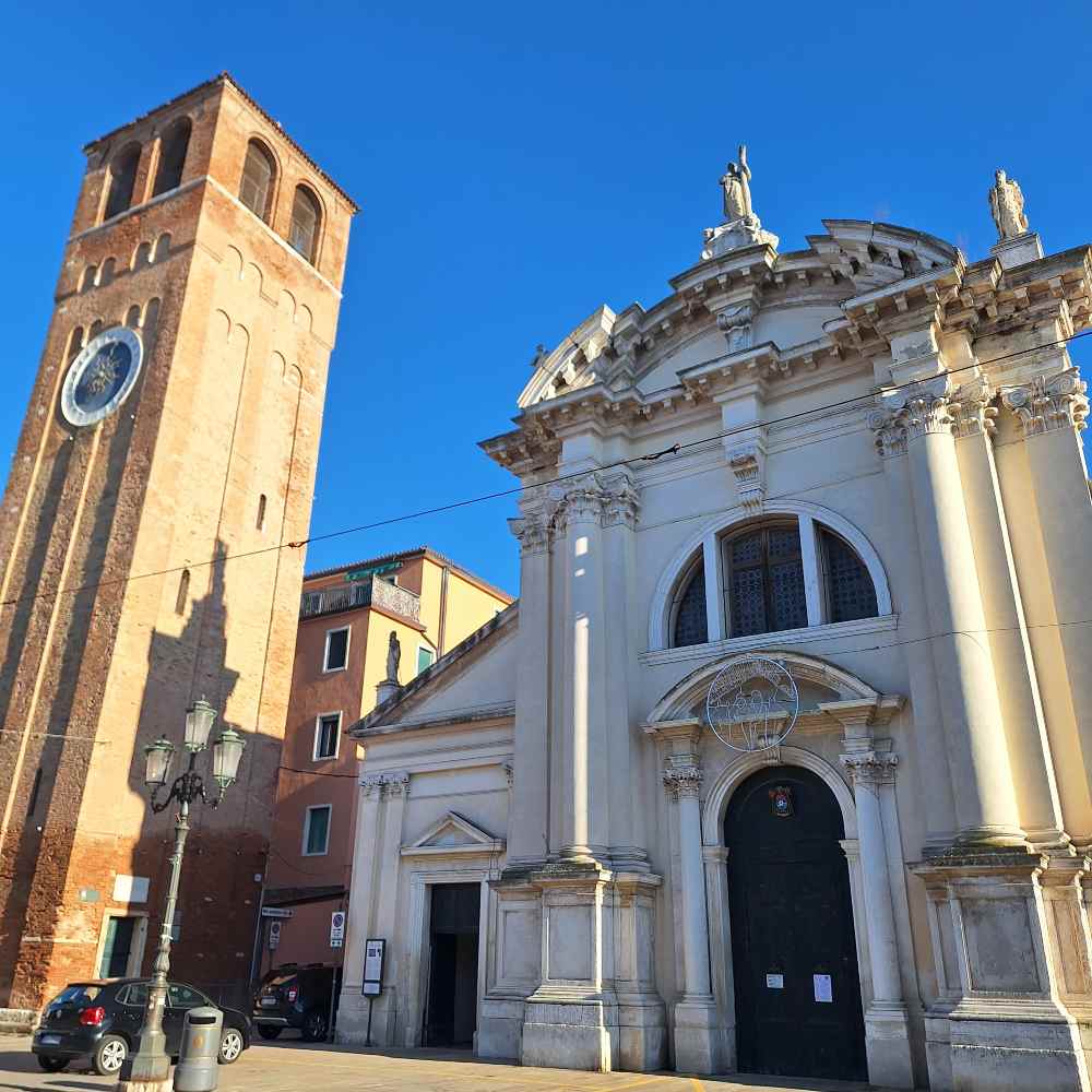 Ho visitato Chioggia e desidero condividere il suo incanto come “Piccola Venezia” (e l'esperienza di esplorare i suoi canali). 23