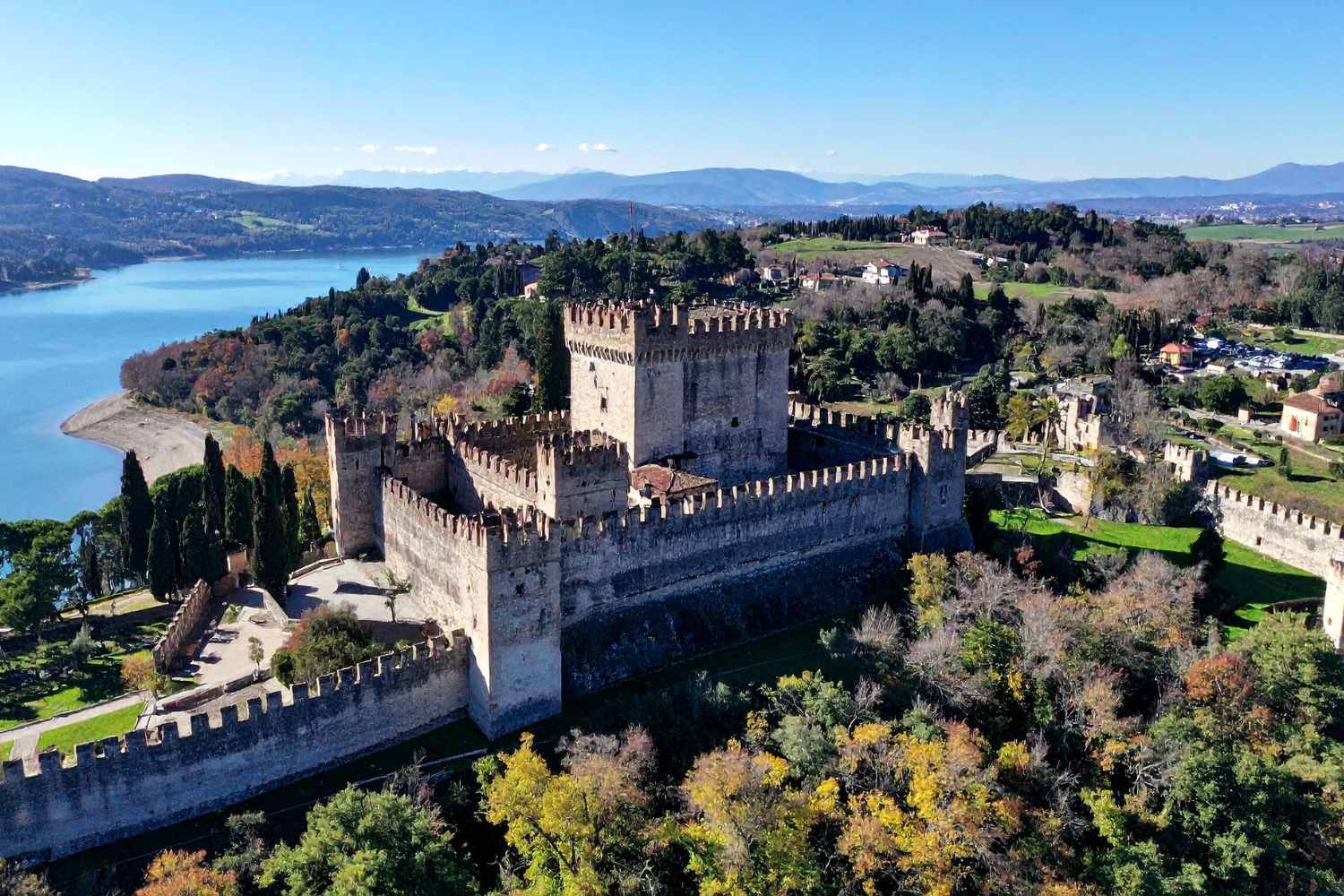 Il lago rappresenta sempre una scelta interessante, anche durante le festività pasquali! 10 paesi lacustri da esplorare in primavera. 29
