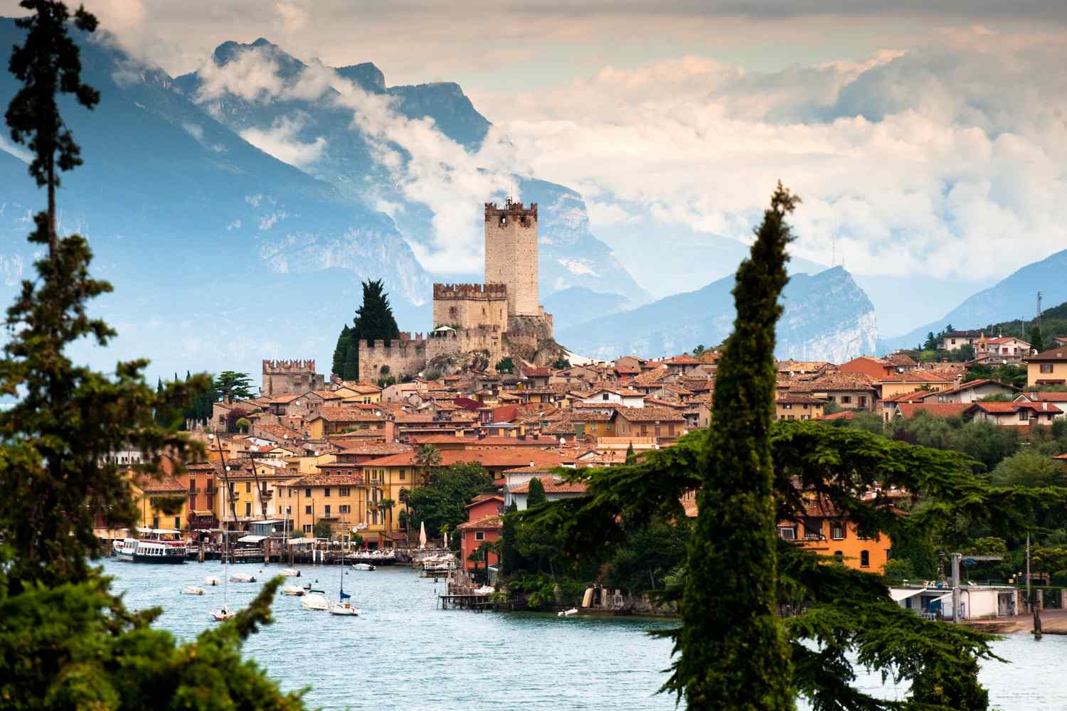 Il lago rappresenta sempre una scelta interessante, anche durante le festività pasquali! 10 paesi lacustri da esplorare in primavera. 23