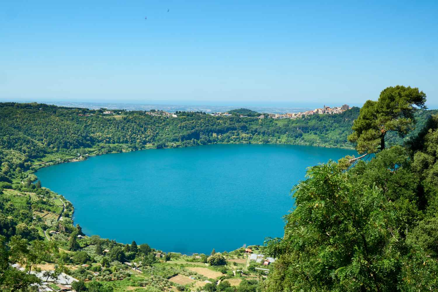 Il lago rappresenta sempre una scelta interessante, anche durante le festività pasquali! 10 paesi lacustri da esplorare in primavera. 37