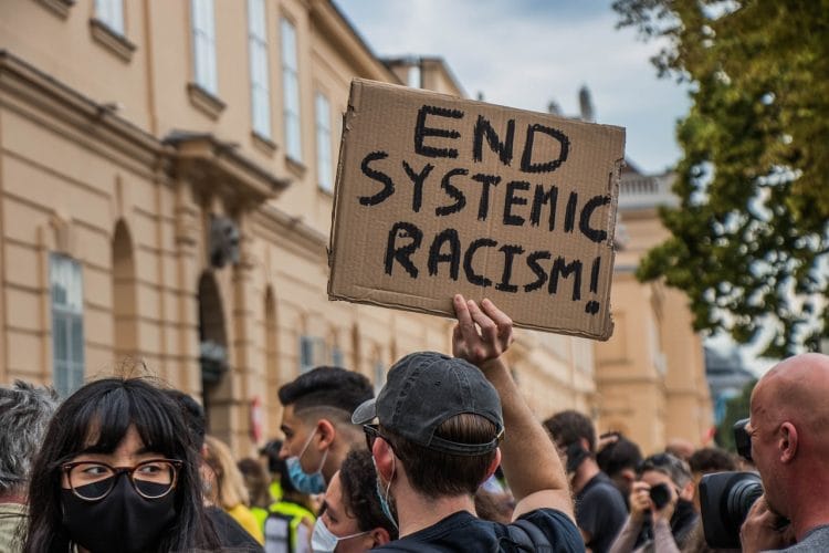 In Germania persistono i pregiudizi, rapporto NaDiRa 2