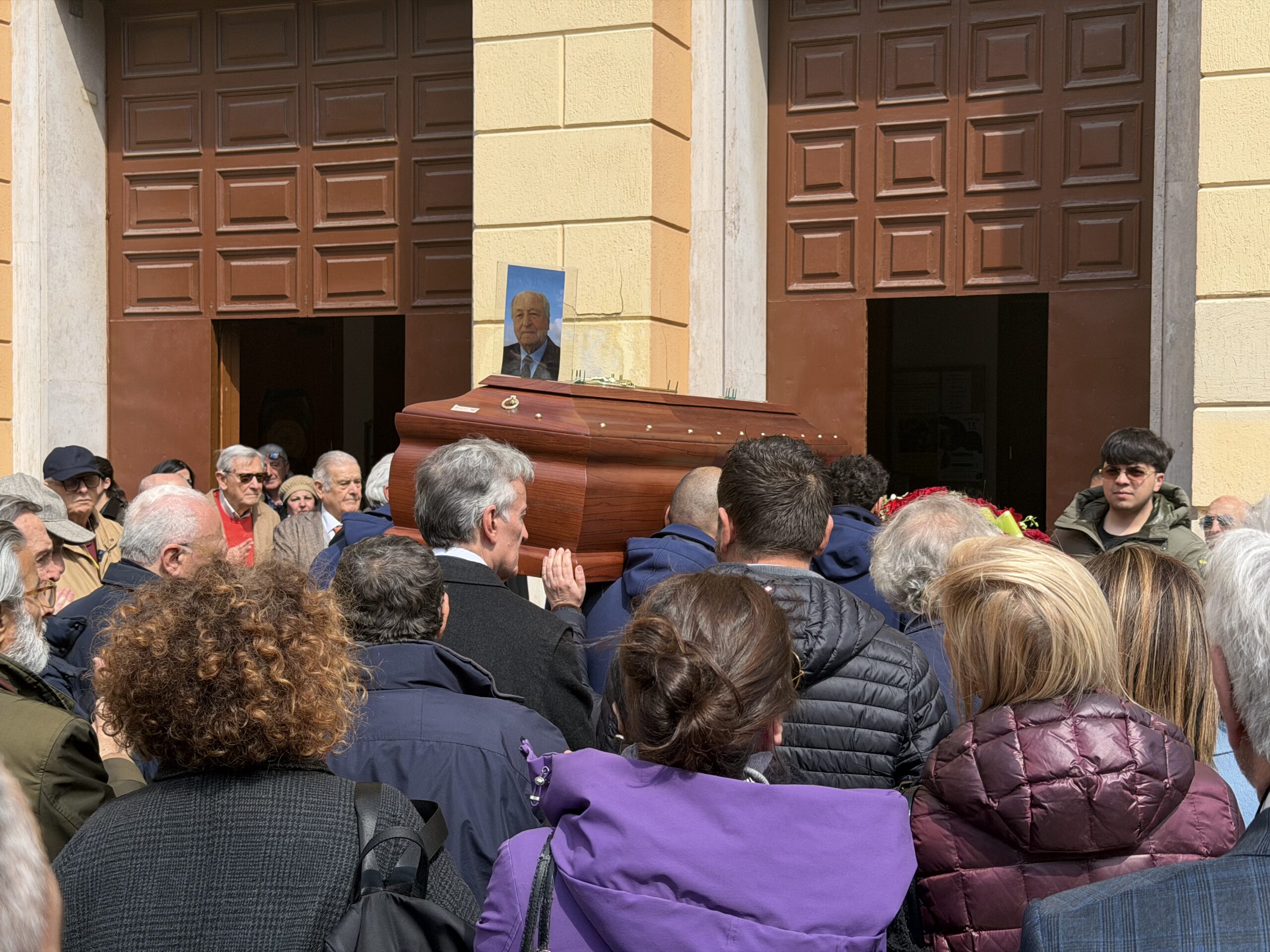 L’abbraccio Della Politica A Gaspare Russo 3