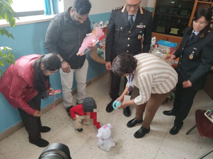 L’abbraccio Della Polizia Municipale Alla Piccola Indiana Azzannata Dal Pitbull 5