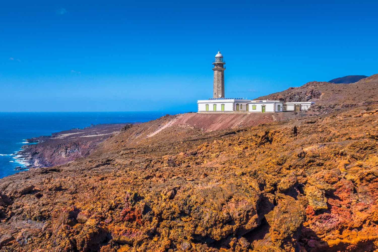 L'isola delle Canarie poco nota: spiagge di sabbia rossa, piscine di origine vulcanica e birra a 1,50€ 27