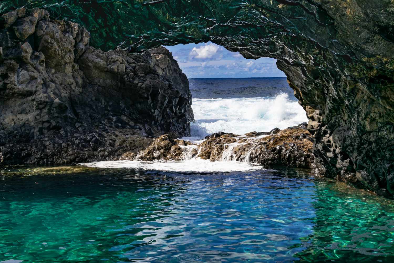 L'isola delle Canarie poco nota: spiagge di sabbia rossa, piscine di origine vulcanica e birra a 1,50€ 21