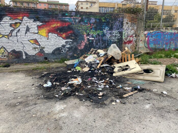 Mariconda, Colti Sul Fatto Dai Carabinieri Mentre Bruciavano Rifiuti 3