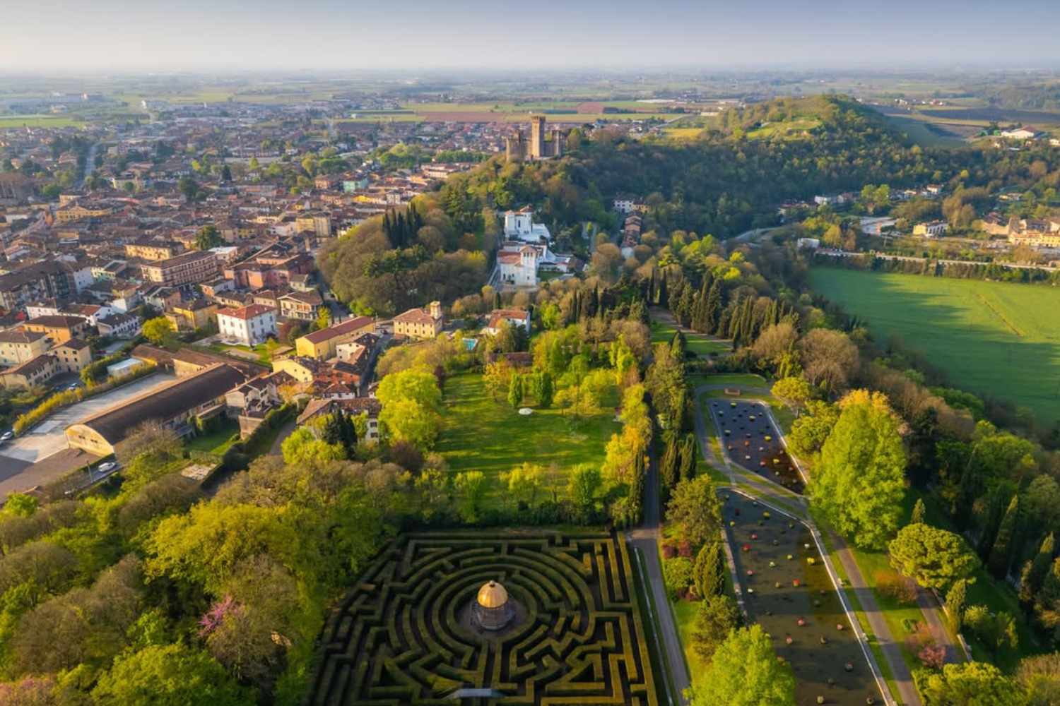 Oggi riapre il suggestivo Parco Giardino Sigurtà, con ingresso gratuito per chi festeggia il compleanno. 3