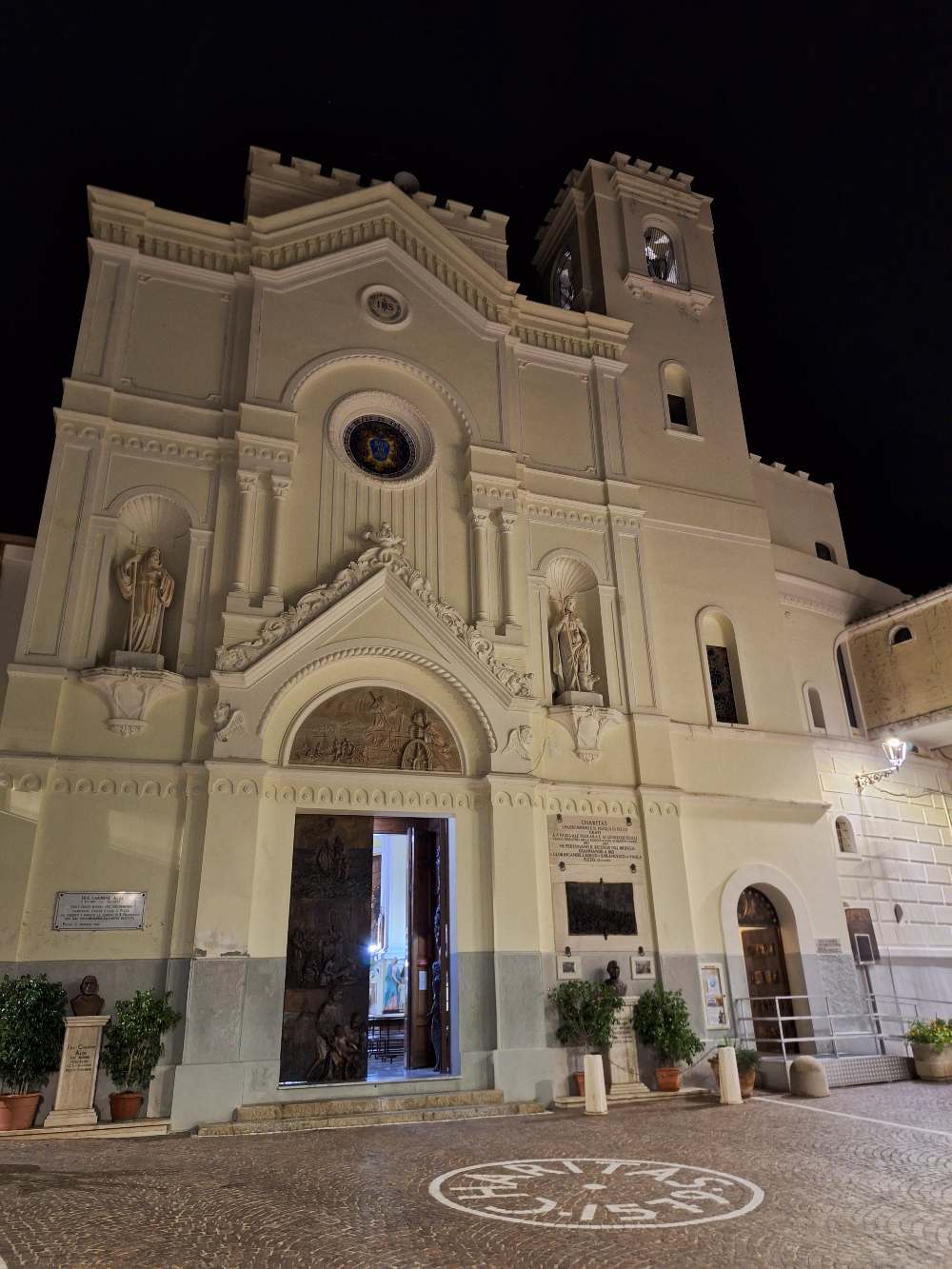 Pizzo Calabro: le imperdibili attrazioni del suggestivo borgo affacciato sul mare, oltre alla degustazione del famoso tartufo gelato. 23