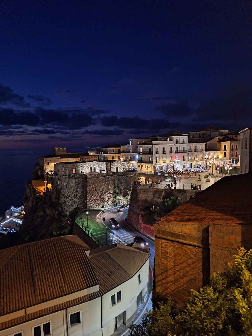 Pizzo Calabro: le imperdibili attrazioni del suggestivo borgo affacciato sul mare, oltre alla degustazione del famoso tartufo gelato. 13