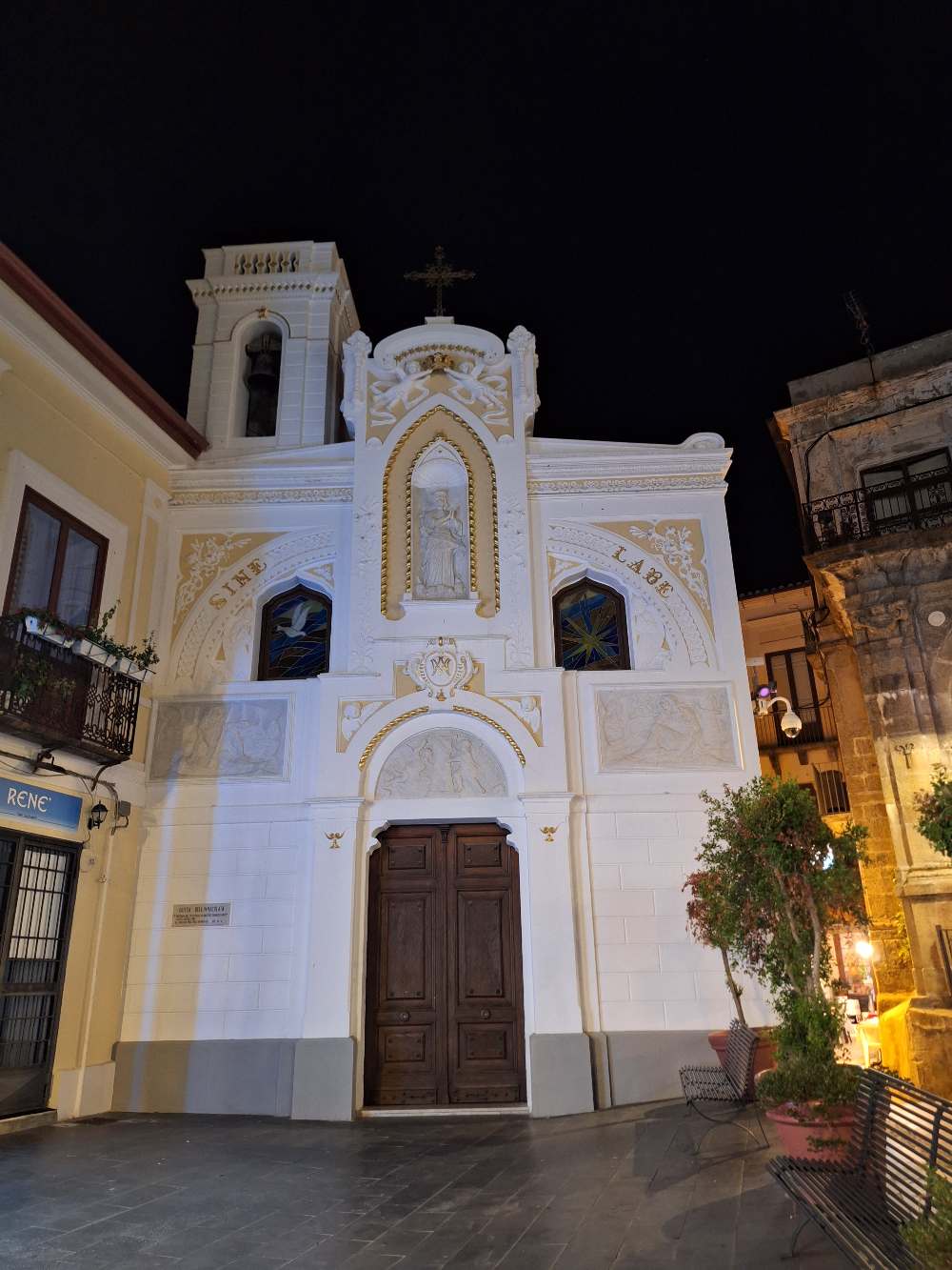 Pizzo Calabro: le imperdibili attrazioni del suggestivo borgo affacciato sul mare, oltre alla degustazione del famoso tartufo gelato. 21