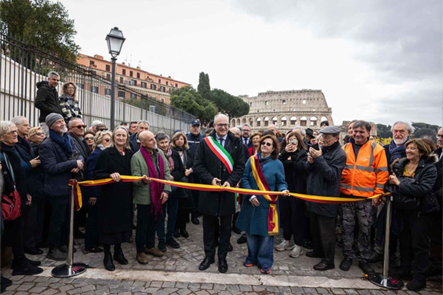 Roma riapre il Belvedere Cederna: dopo più di un decennio, torna accessibile la terrazza con vista sui Fori e sul Colosseo. 3