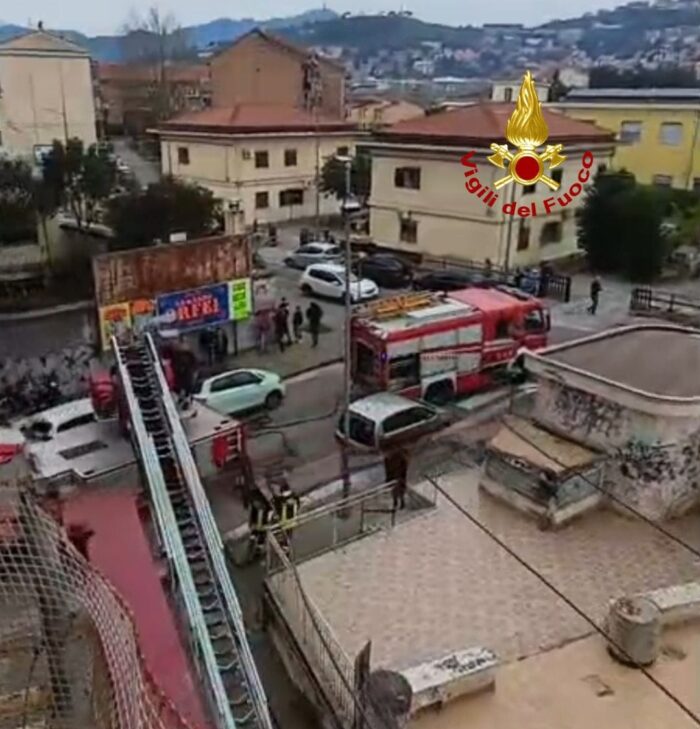 Salerno: Appartamento In Fiamme, Intervento Dei Vigili Del Fuoco 3