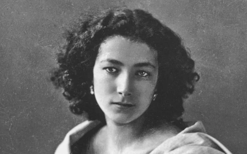 Sarah Bernhardt, icona ribelle del teatro e dell'arte 2