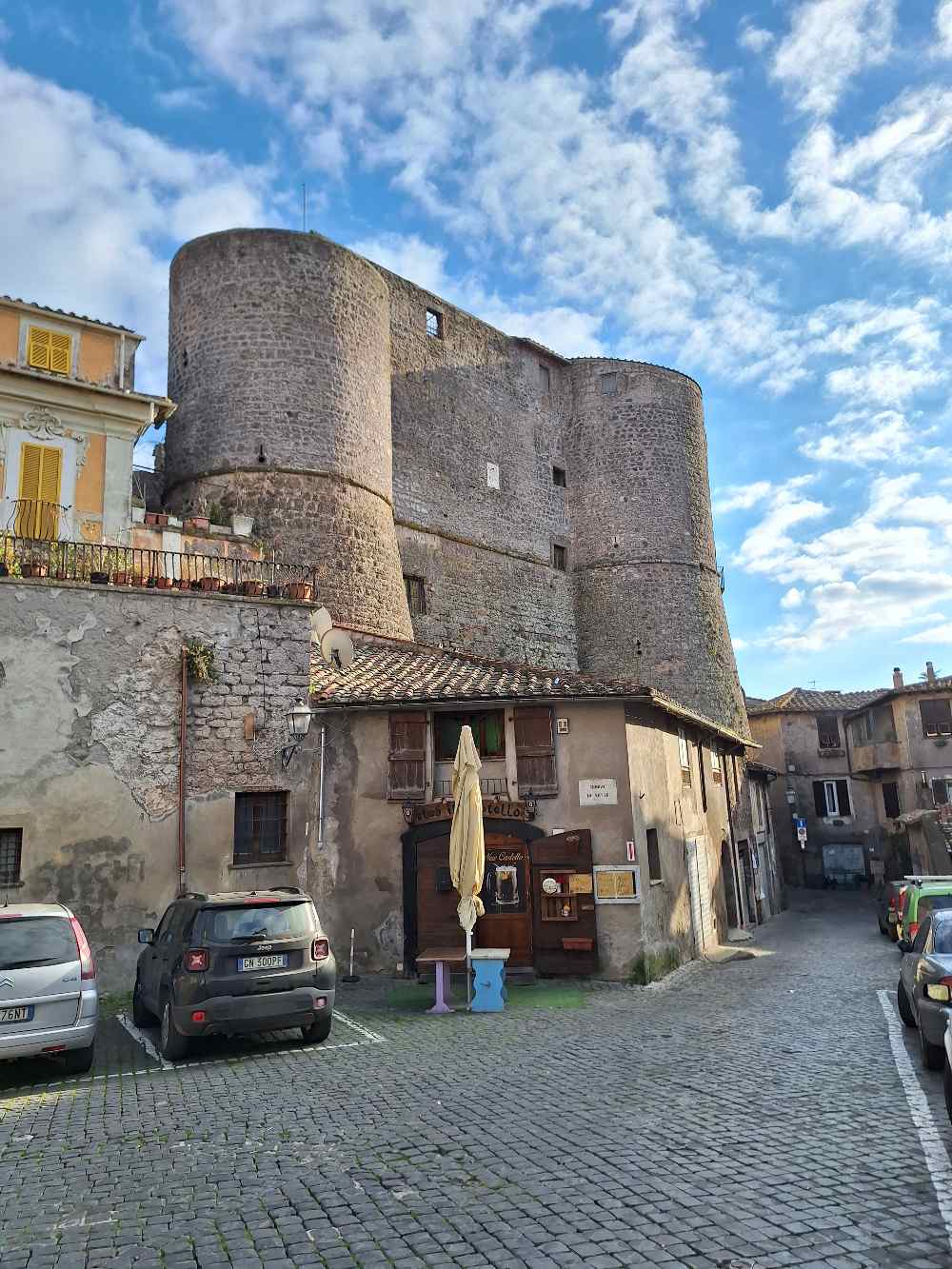 Siamo stati a Ronciglione, la località natale di un artista che ha trionfato due volte a Sanremo (e che è stato designato Borgo dei Borghi nel 2023). 19