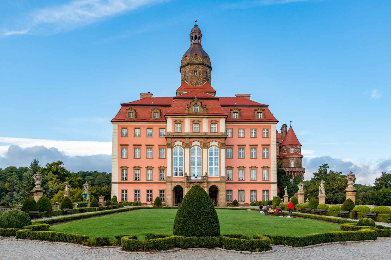 Soggiornare in un castello da sogno a 70 euro? L'esperienza esclusiva della fortezza di Książ in Polonia. 5