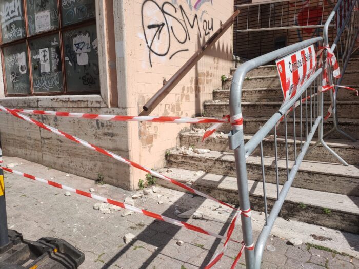 A Rischio Le Scale Di Via Vernieri, Interdette Per Caduta Marmi 9