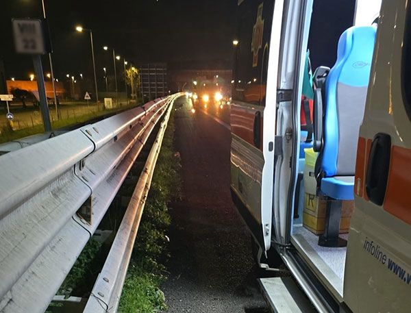 A2, 58Enne In Prognosi Riservata Travolto Mentre Controllava Il Furgone 3