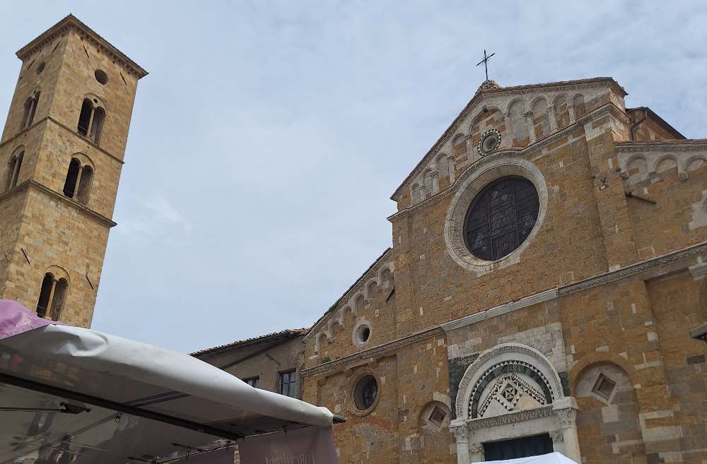 Abbiamo visitato Volterra, la località dei vampiri caratterizzata da tonalità miele e panorami incantevoli sulla campagna toscana. 27