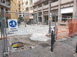 Cantieri Infiniti Nelle Traverse Del Corso, Appello Al Commissario Dei Negozianti Al Collasso 11