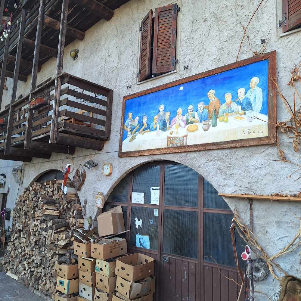 Esploriamo i suggestivi borghi trentini di Rango e Canale di Tenno, inclusa la storia della strega più grande del mondo. 21