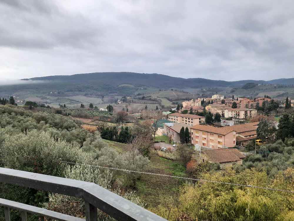 Esploriamo San Gimignano, la celebre città delle 72 torri e della loro storia. 33