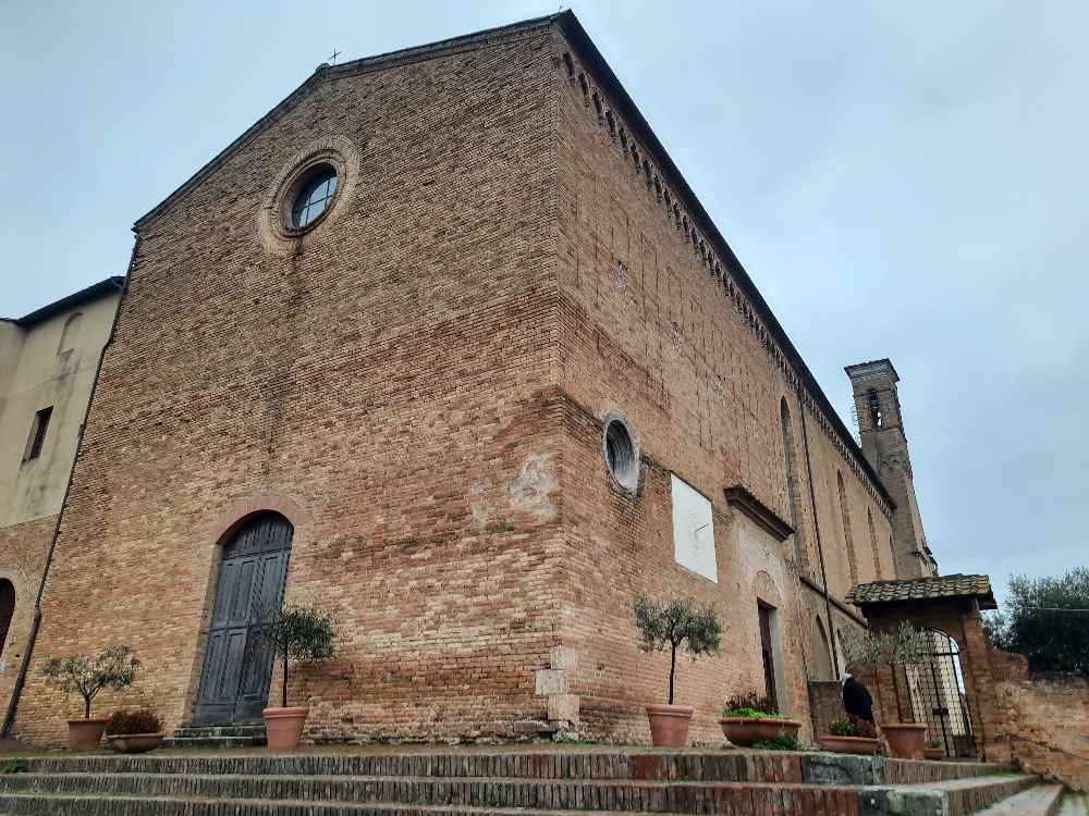 Esploriamo San Gimignano, la celebre città delle 72 torri e della loro storia. 31