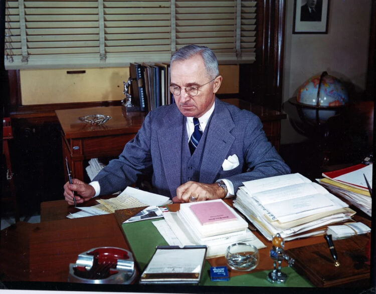 Harry Truman firmò il Piano Marshall il 3 aprile 1948 2