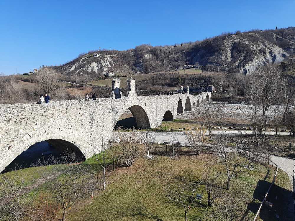 Ho visitato Bobbio e ti racconto perché dovresti percorrere almeno una volta il suo famoso Ponte del Diavolo. 15