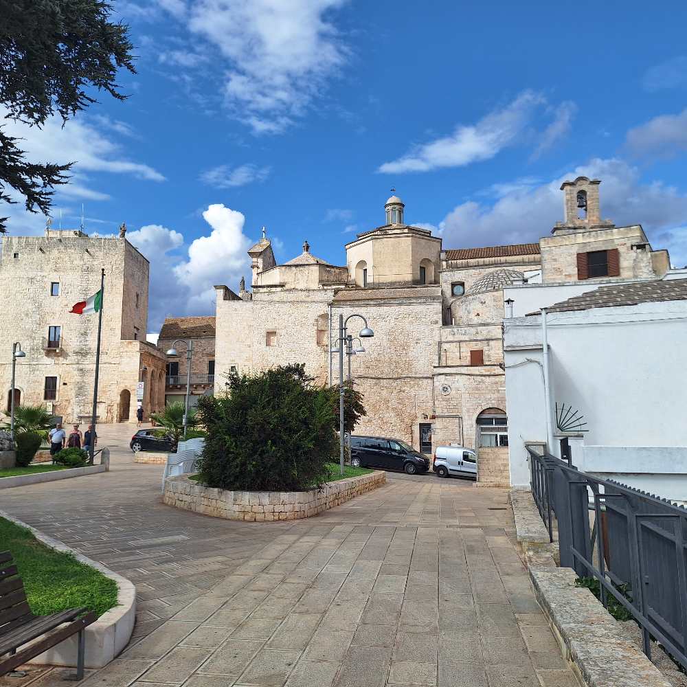 Il mio percorso in auto nel centro della Val d’Itria, tra i caratteristici borghi bianchi della Puglia e i trulli. 31